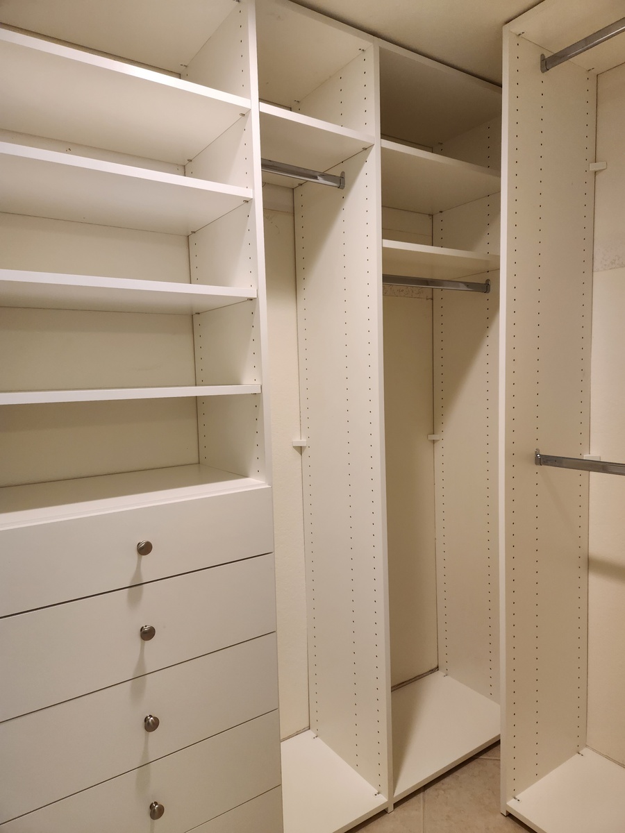 Small Walk in Closet in Palm Springs - Featured Image