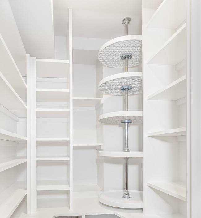 Walk-in Pantry vs. Cabinet Pantries - Featured Image